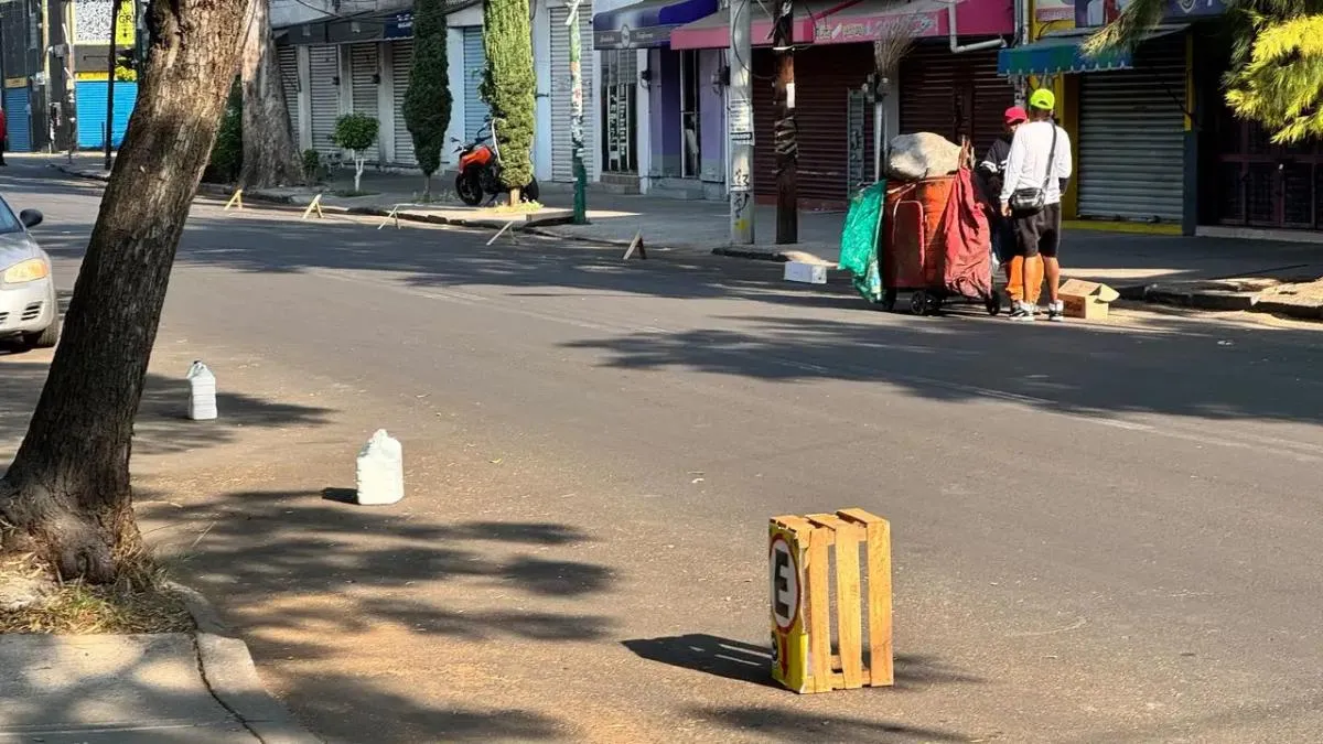 También será motivo de castigo apartar los lugares / Redes Sociales