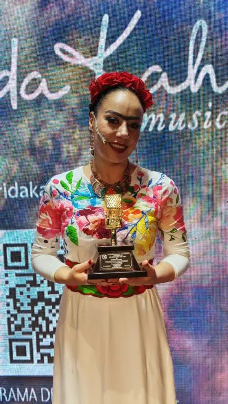 Karen Espriu fue reconocida por su trabajo en la puesta en escena / Especial