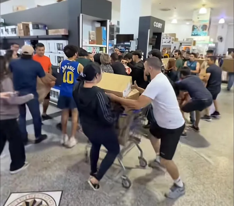 En algunos países la gente enloquece por ganar sus productos / Redes Sociales