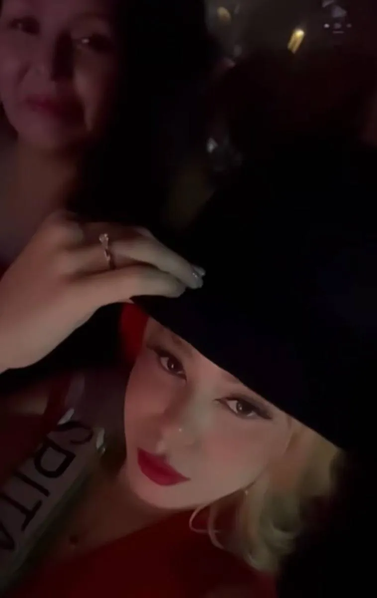 Nodal le lanzó su sombrero | Captura de pantalla