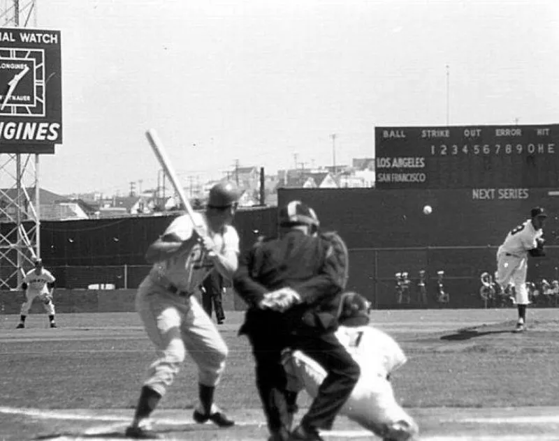El primer juego en Los Ángeles | @baseballinpix