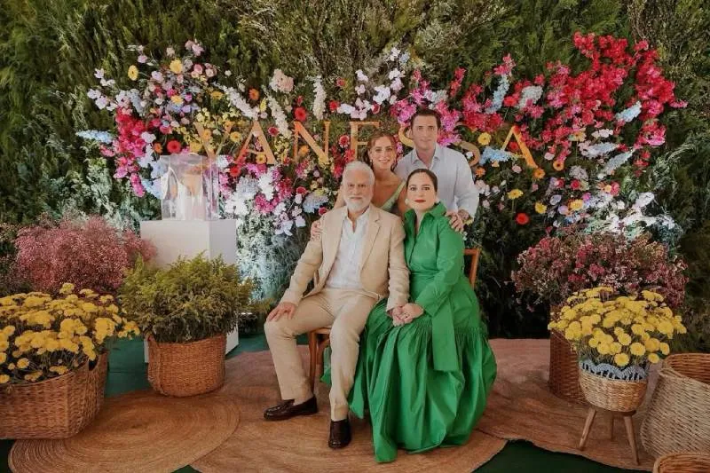 Fátima Bosch y su familia. / IG: @fatimaboschfdz