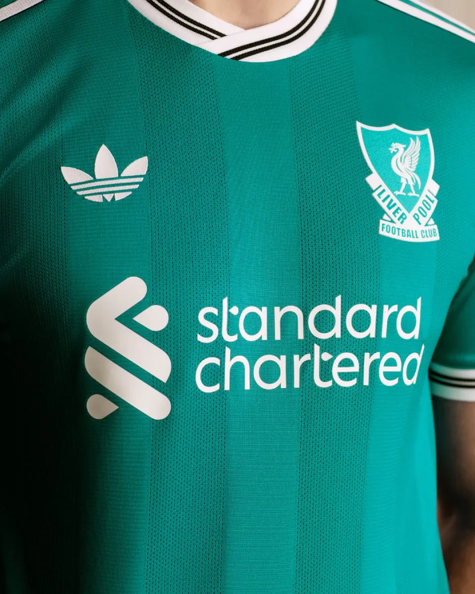 Liverpool apostó por un uniforme alternativo tradicional
