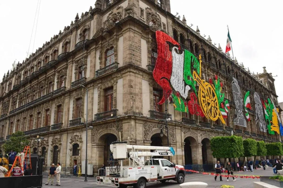 Los edificios están adornados/X: @SOBSECDMX