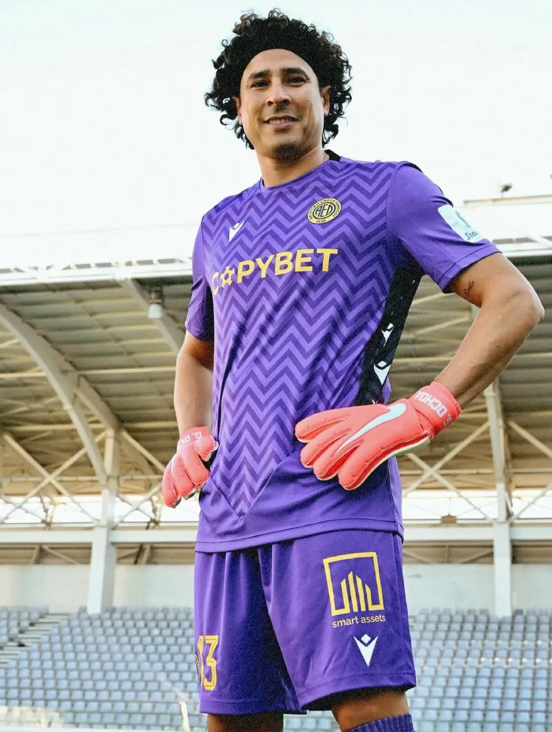 Guillermo Ochoa | @FABIANESTAY10