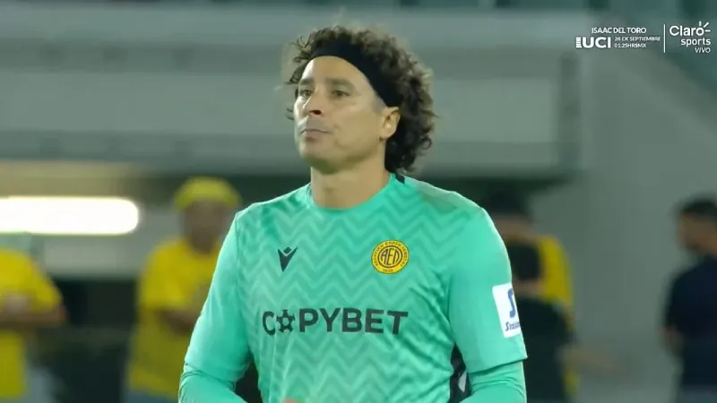 Guillermo Ochoa | @fulboxOficial