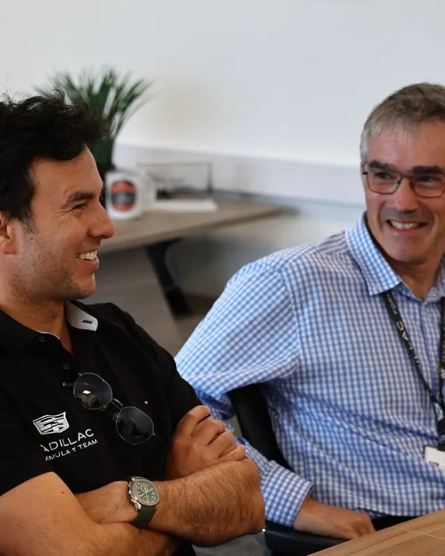 Checo Pérez ya se presentó en las instalaciones de Cadillac