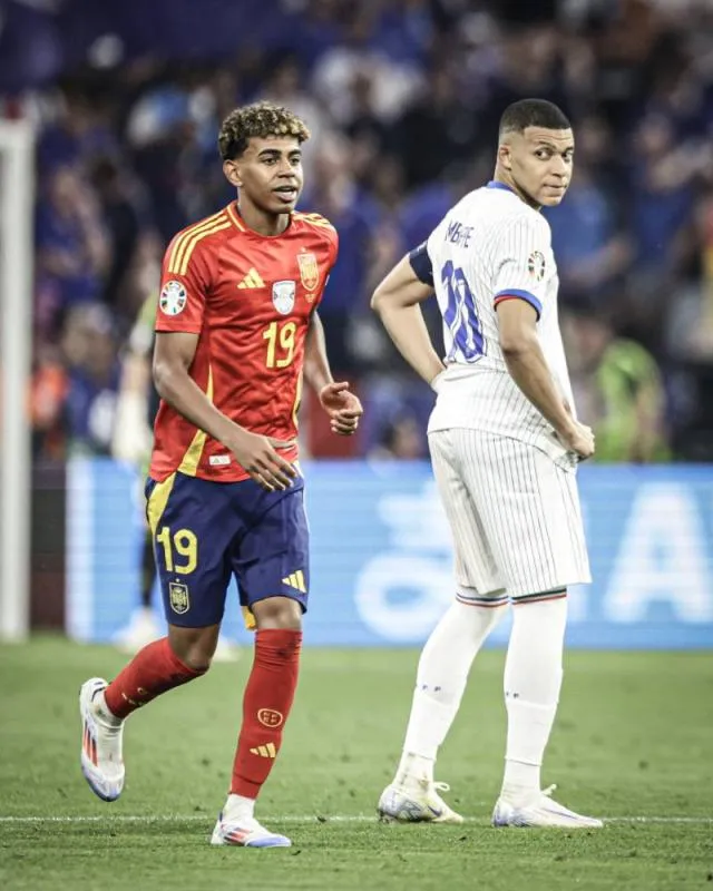 Los dos | @TouchlineX