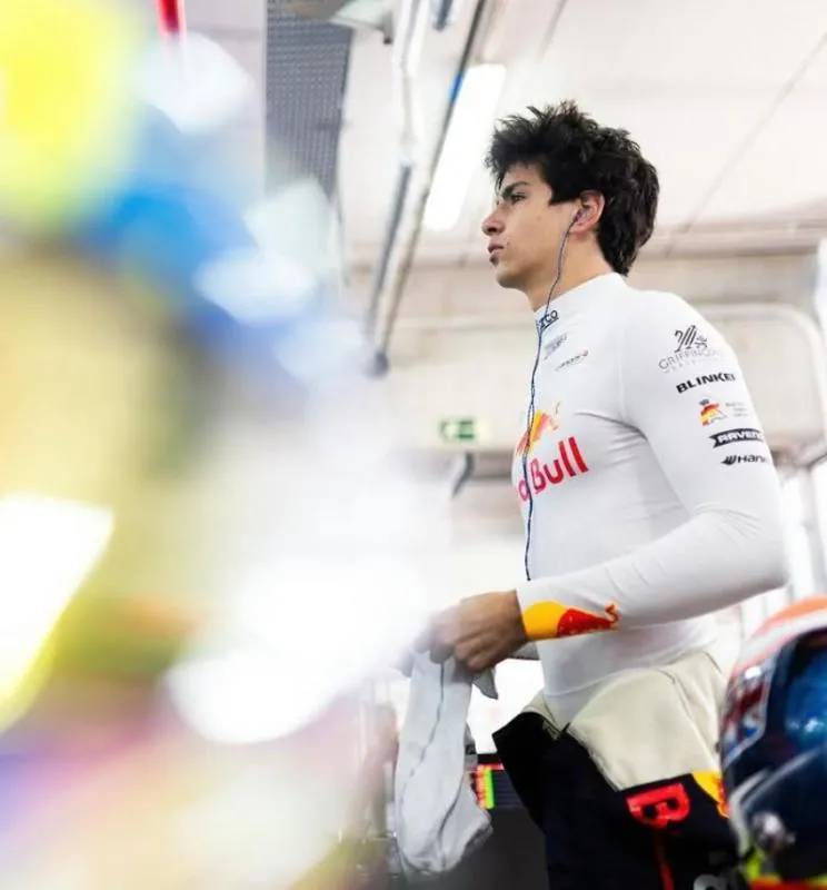 Busca seguir el ejemplo de Checo