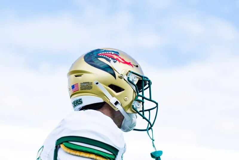 Casco | @UAB_FB