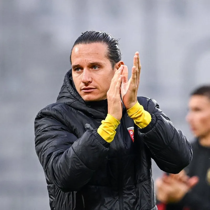 Con Lens | @VibesFoot