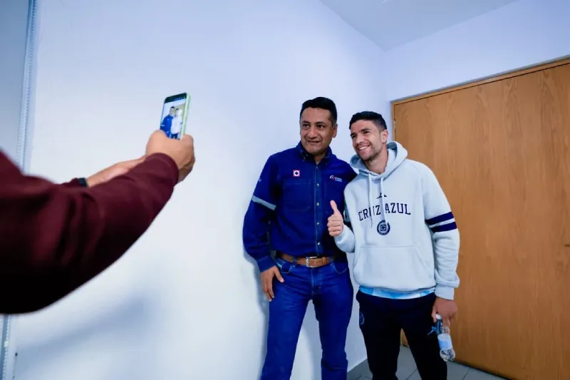 Nacho Rivero en la visita a la cementera de Puebla