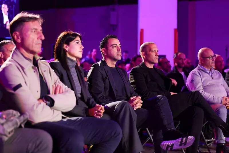 Xavi apoya su candidatura