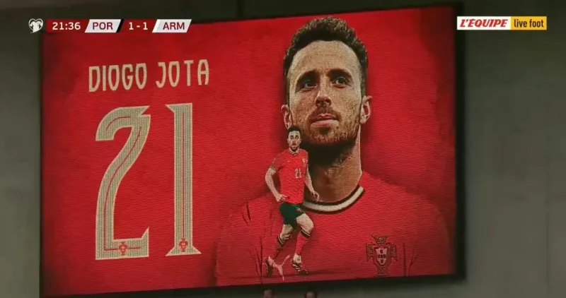 Al minuto 21 hubo un homenaje a Diogo Jota