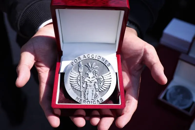 Así es la insignia “Yaotl”, que significa guerrero. / Clara Brugada