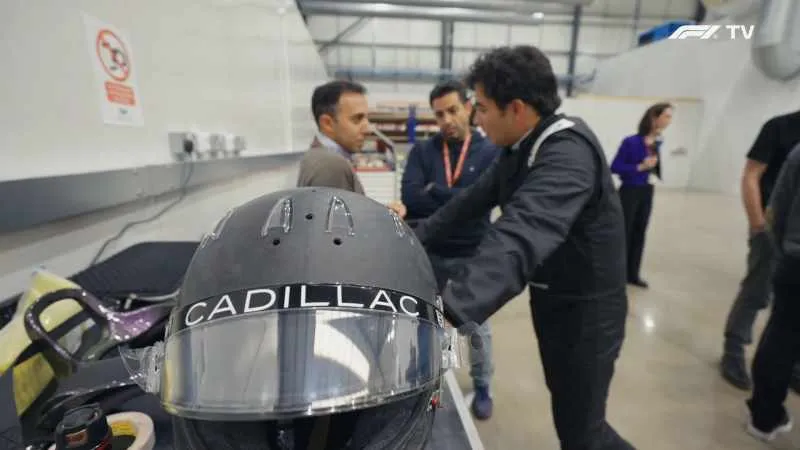 Checo, con el nomex de Cadillac | CAPTURA DE PANTALLA