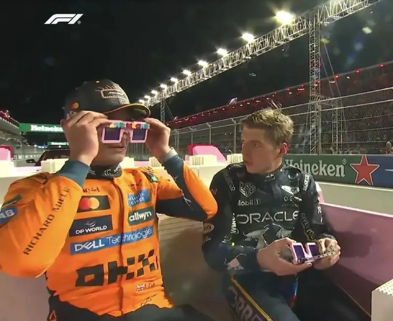 Los pilotos en el Cadillac | Captura de pantalla