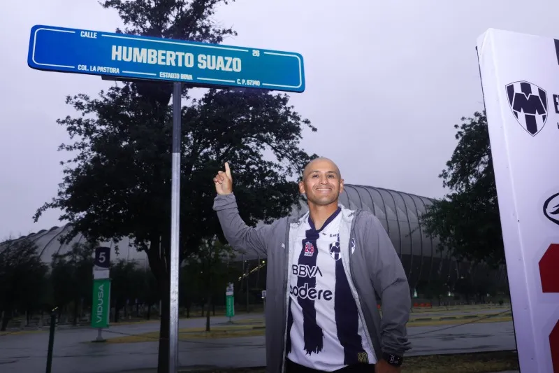 Recibió dos homenajes