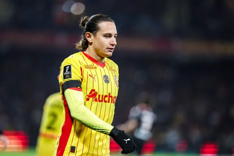 Con Lens | @VibesFoot