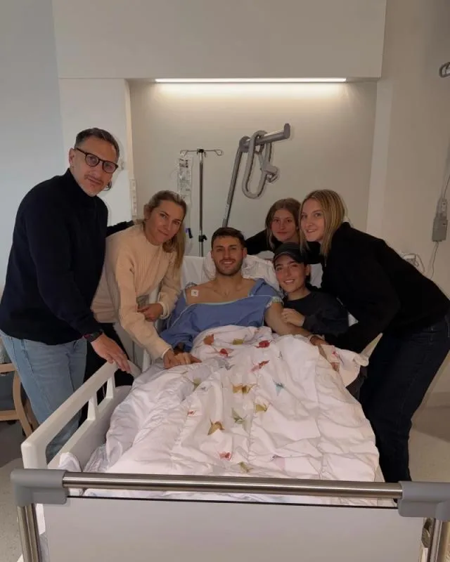 Junto a su familia | @Santgimenez_