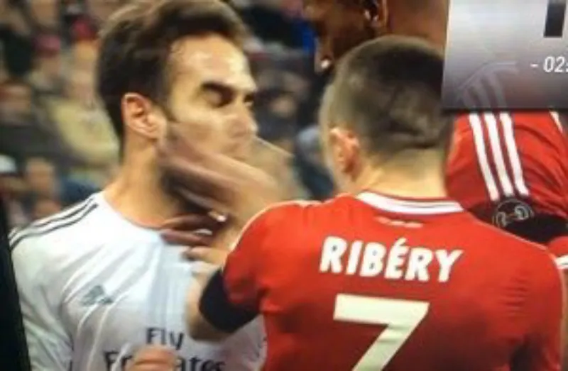 Así fue la bofetada que Ribéry le dio a Carvajal