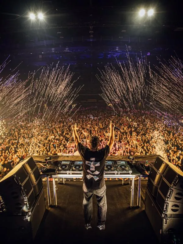 Sus presentaciones se tendrán que posponer hasta mejorarse / IG: @martingarrix