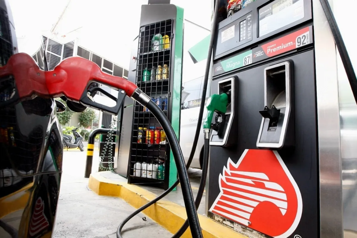 El precio de la gasolina por litro cambia según la región del país / Redes Sociales
