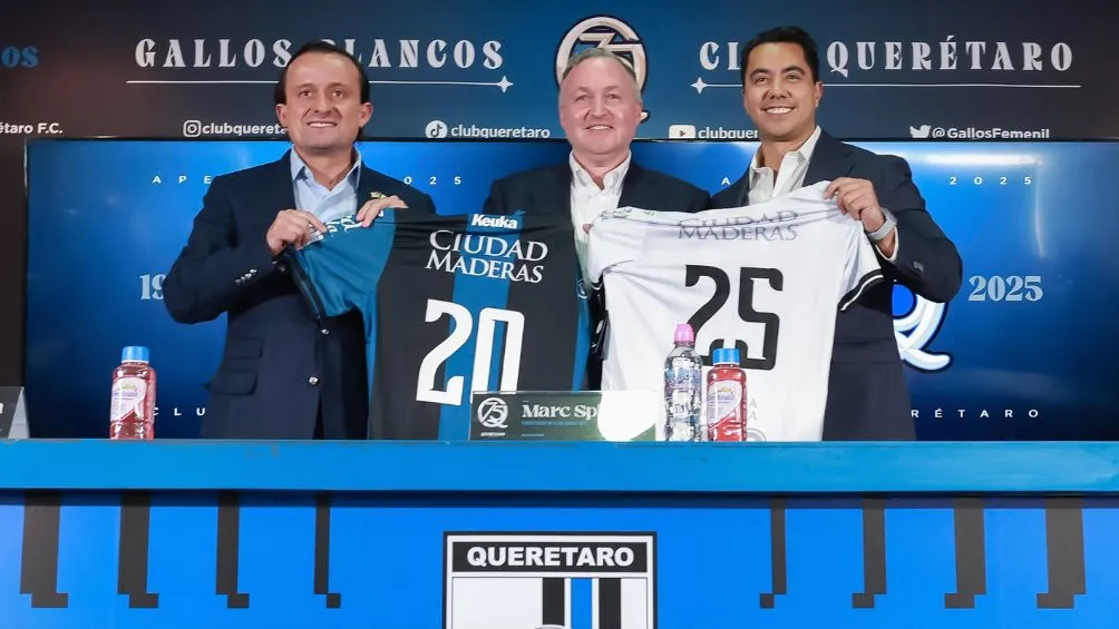 Spiegel en su presentación como nuevo dueño en Liga MX | @Club_Queretaro