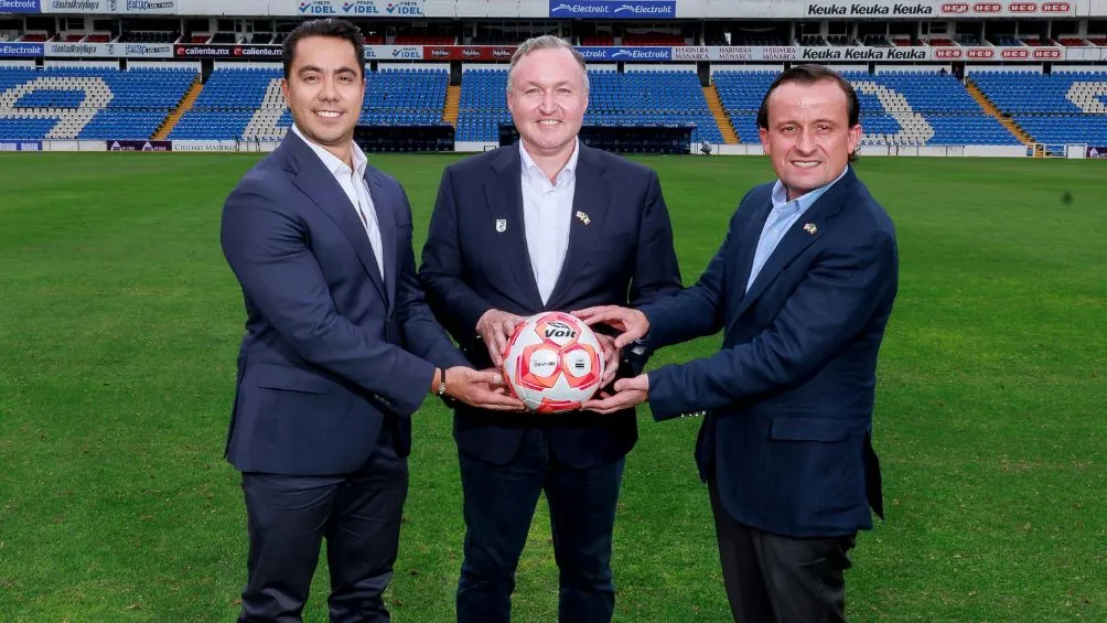 Spiegel y Mikel Arriola | @Club_Queretaro