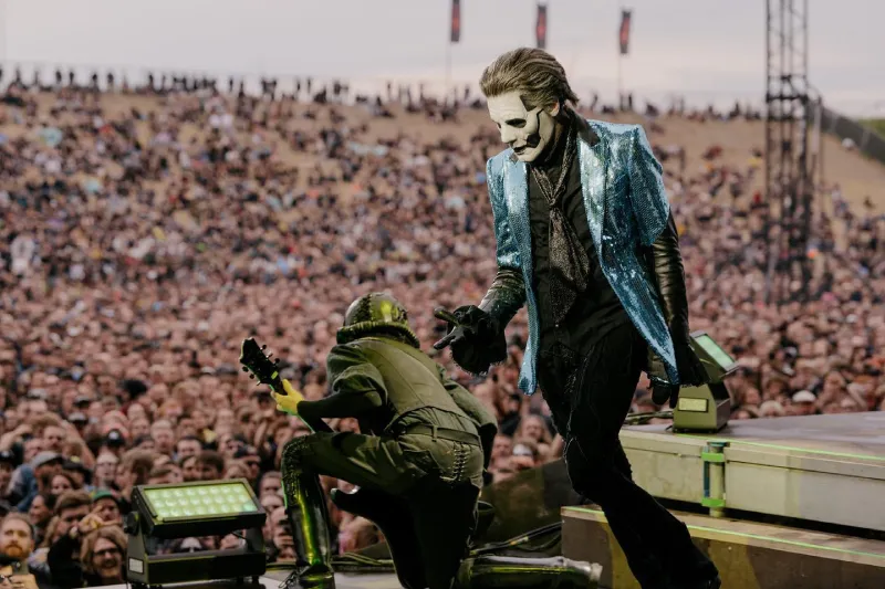Los fans fueron avisados a unos minutos de entrar al Palacio de los Deportes / FB: @thebandghost