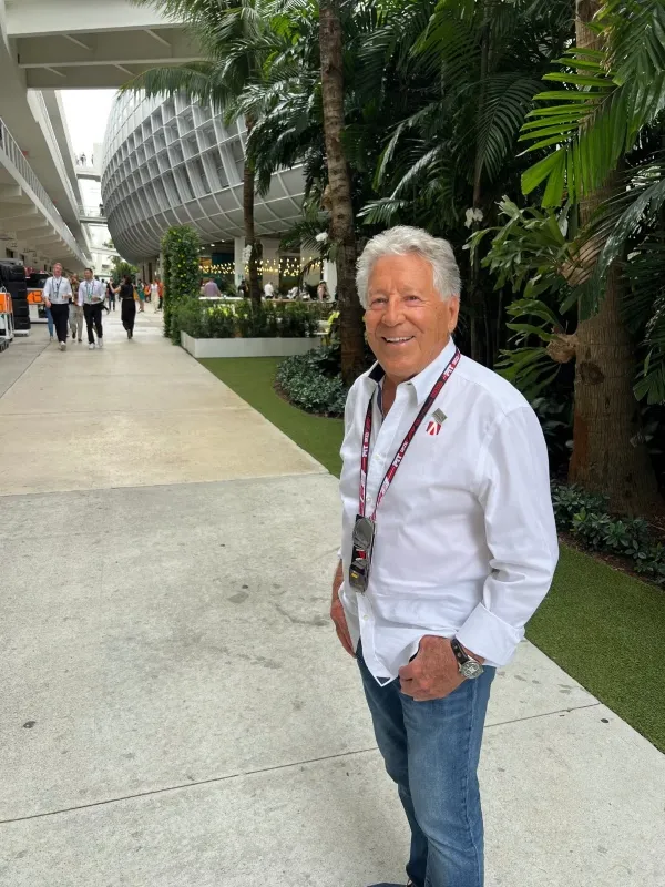 Andretti confía que Ferrari recupere su antigua gloria