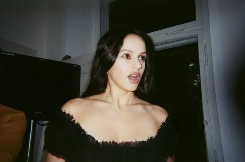 Rosalía sorprende al mundo con LUX, su nuevo álbum en el que canta en 13 idiomas distintos. / @rosalia.vt