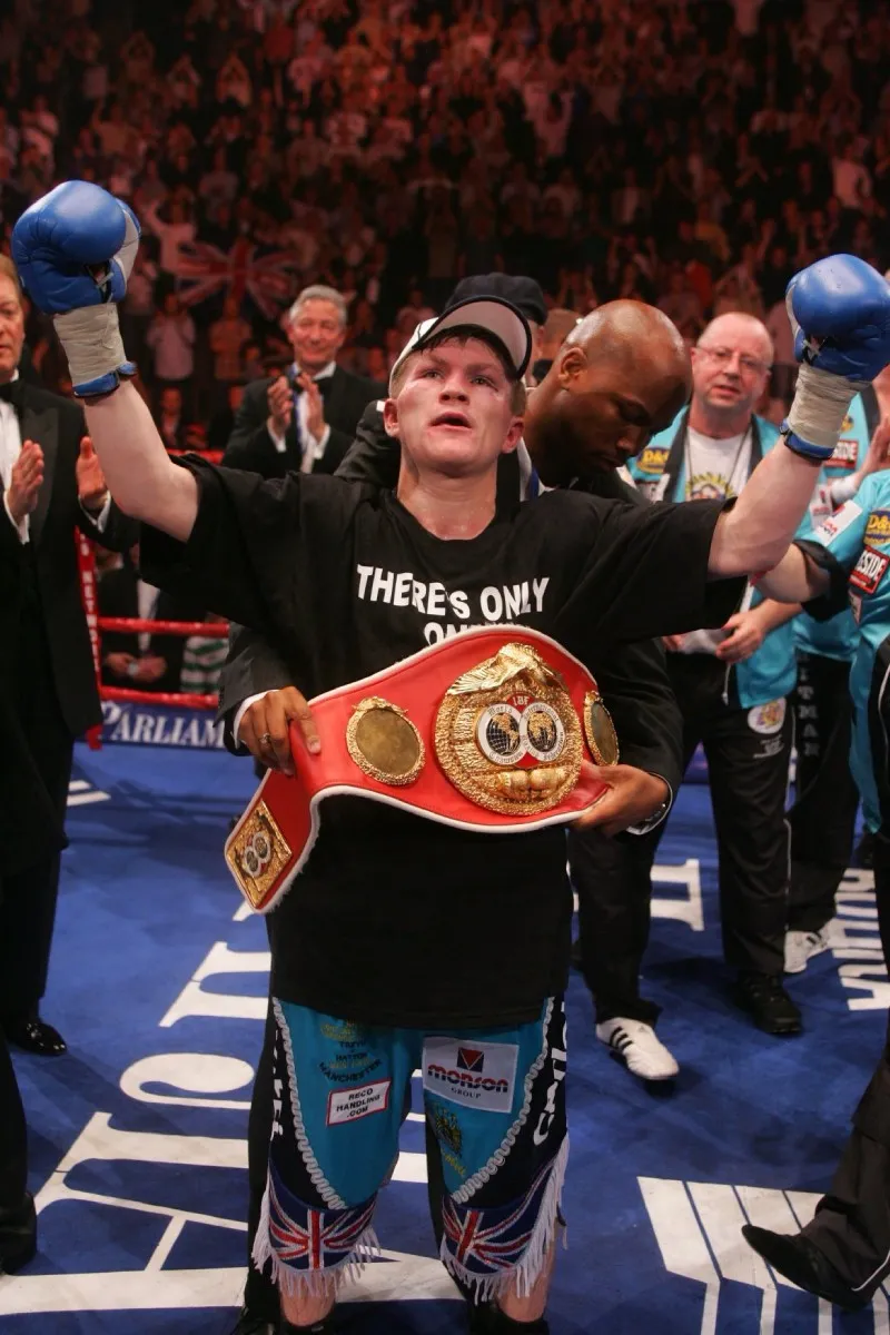 Hatton ganó títulos mundiales