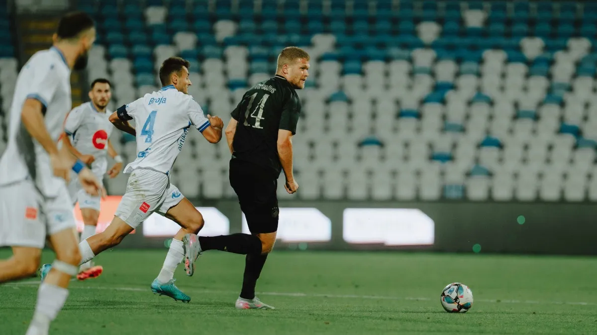 Cornelius hizo el único gol del partido