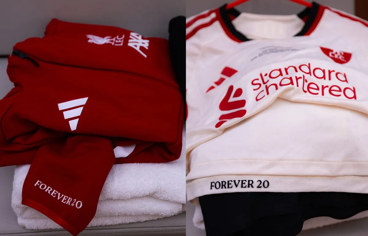 Liverpool salió con un jersey especial para recordar al jugador