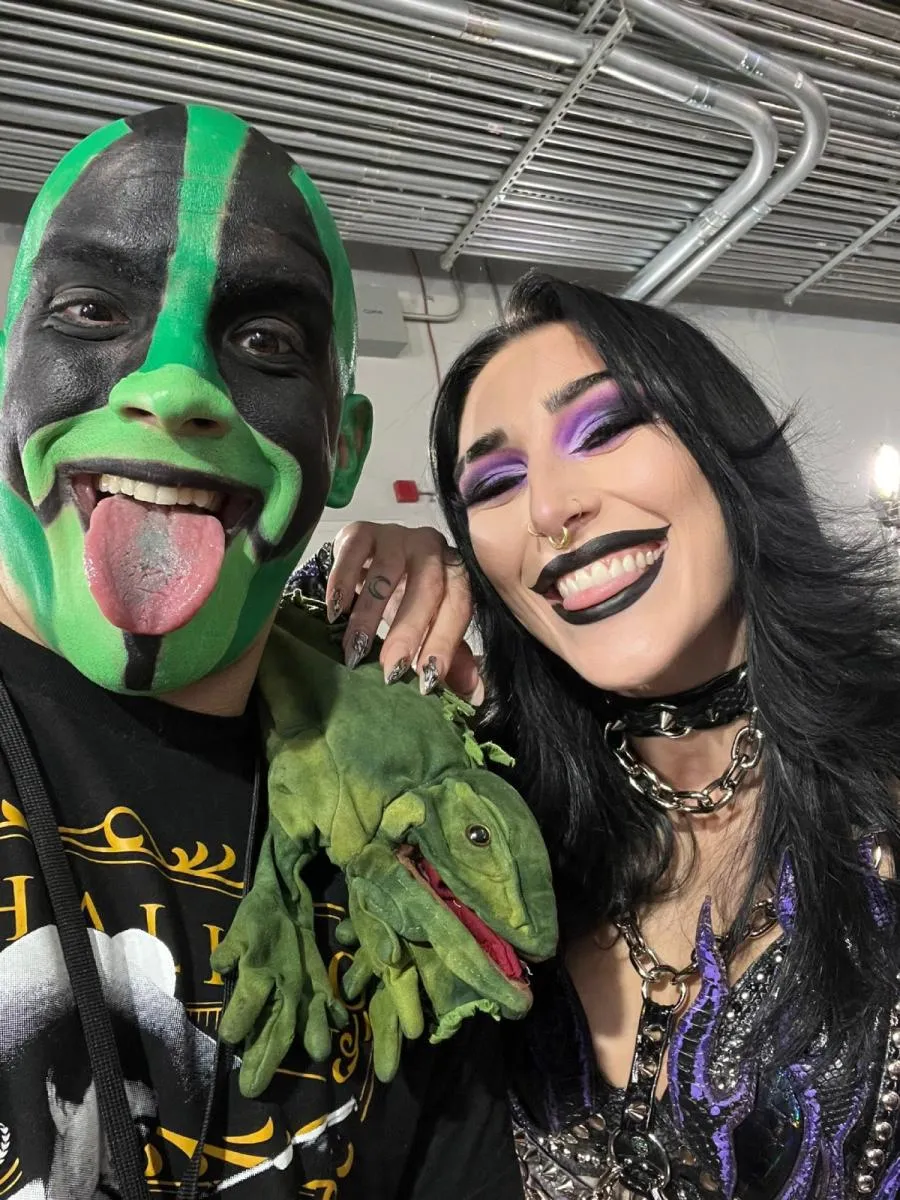 Con Rhea | @MrIguana