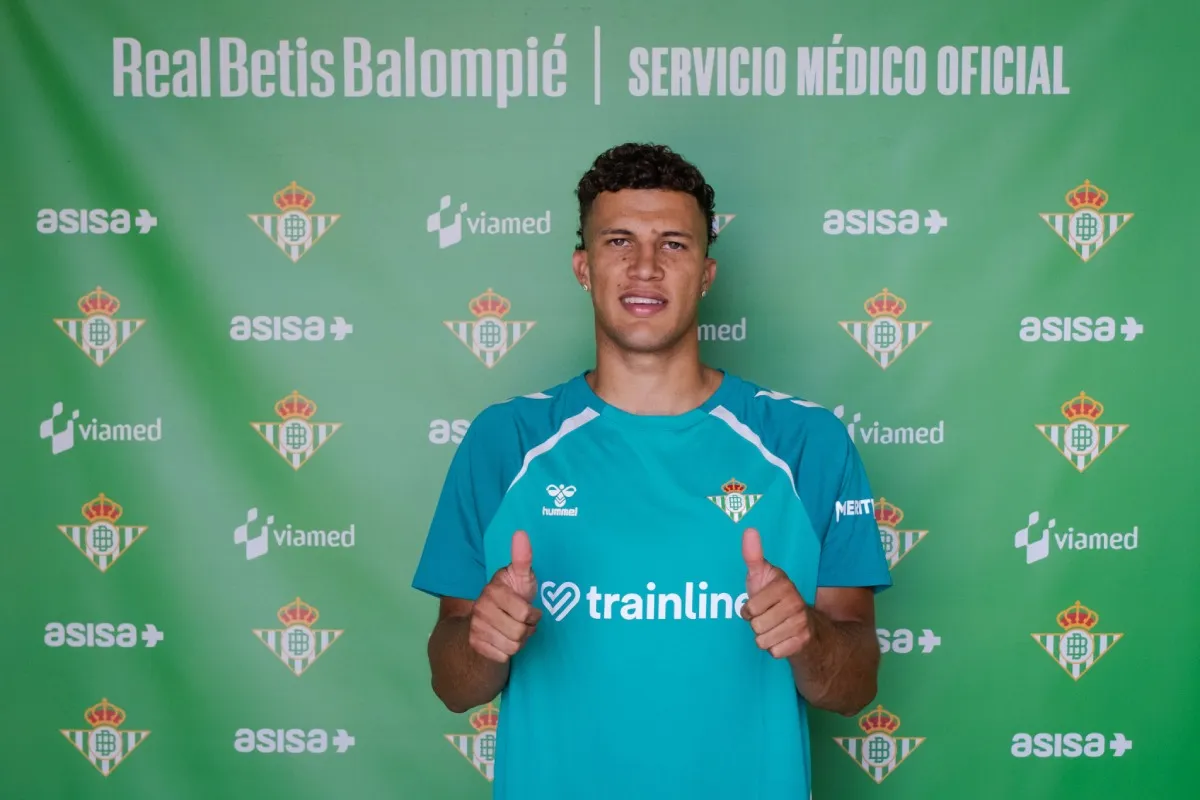 Betis confirmó el fichaje de Deossa