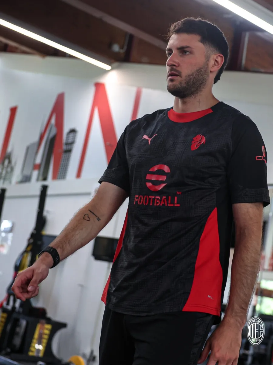 Santi reportó este martes con Milan