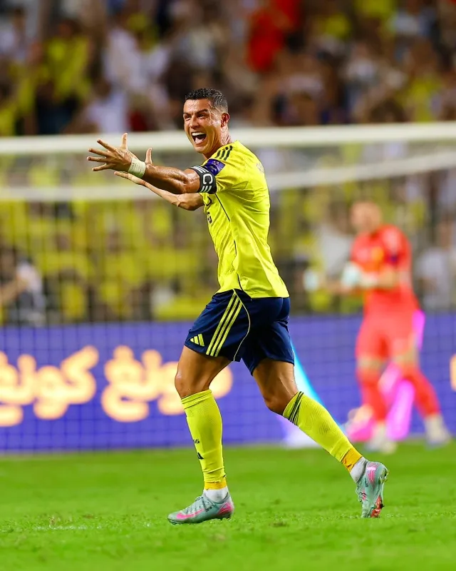 Cristiano es el primer futbolista multimillonario