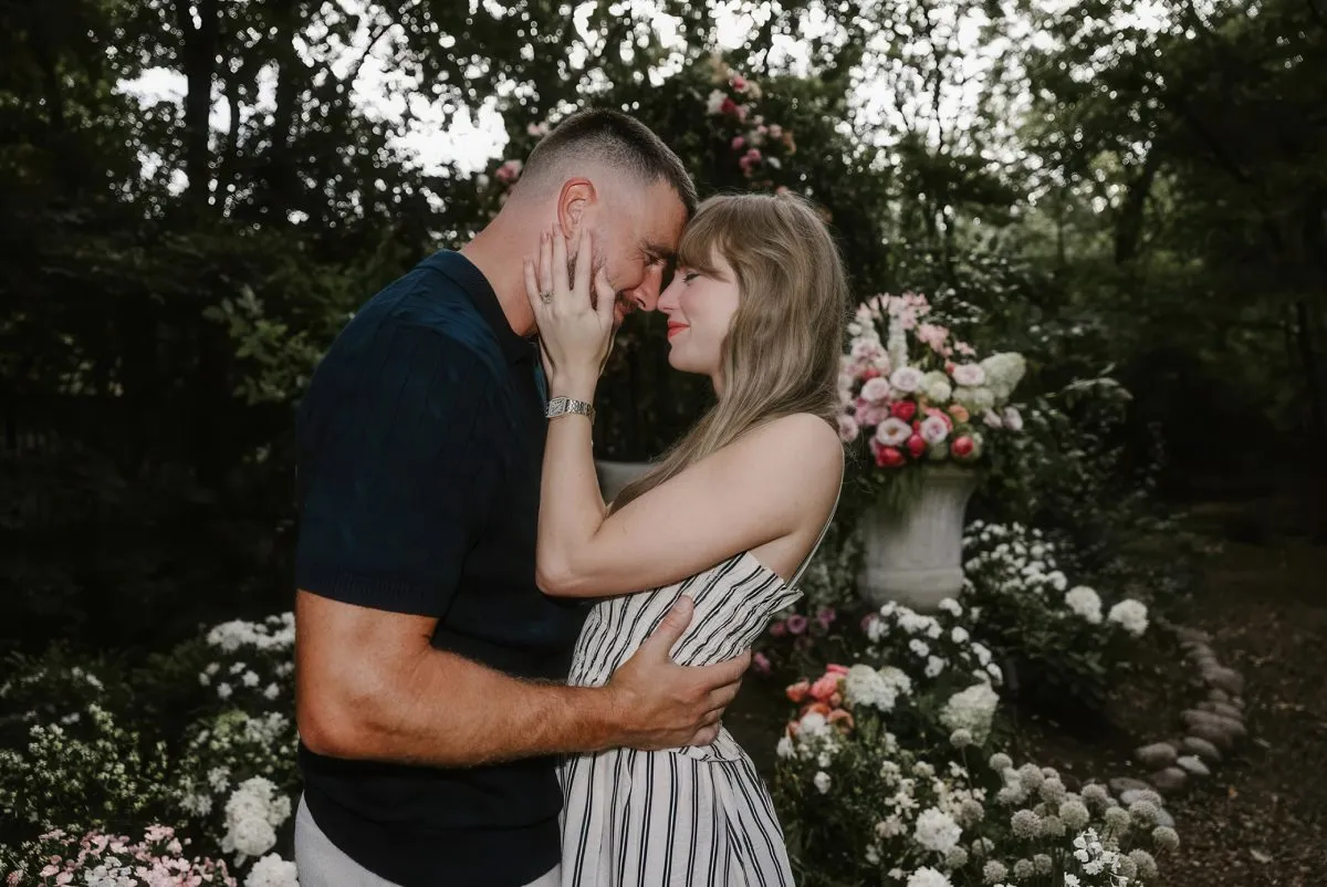 Taylor Swift y Travis Kelce se comprometieron