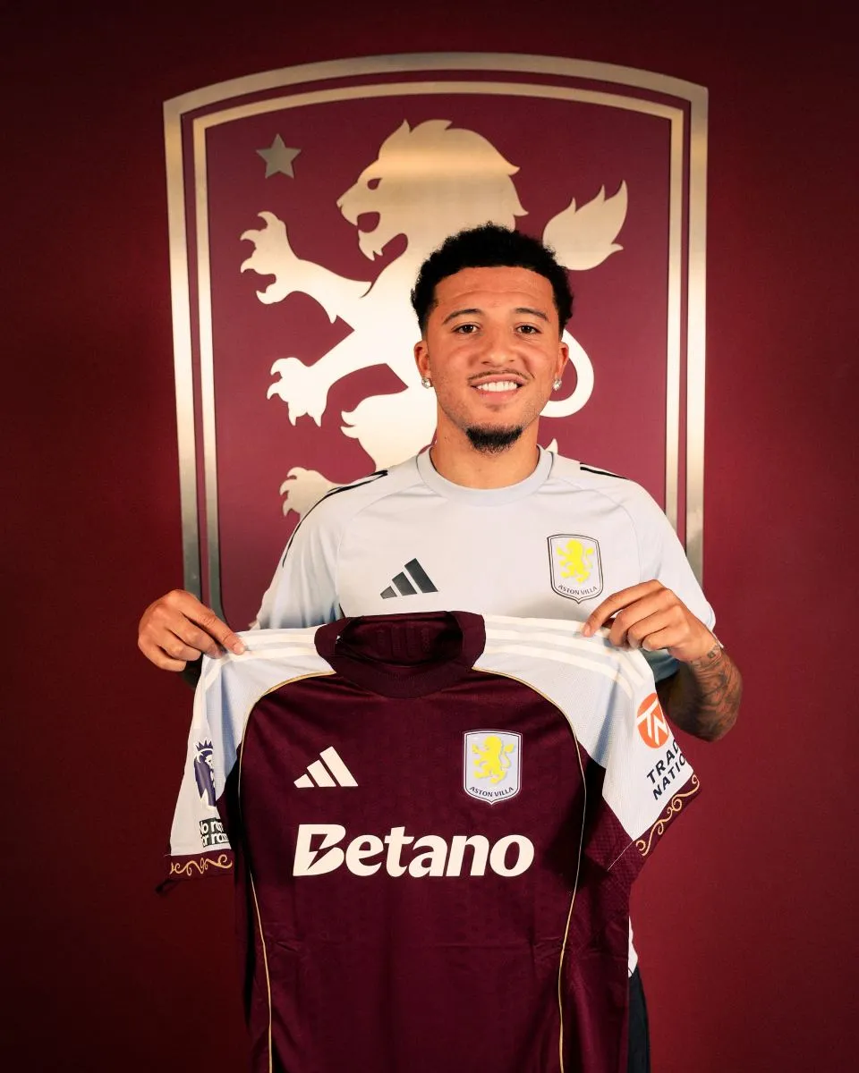Aston Villa confirmó la llegada de Sancho