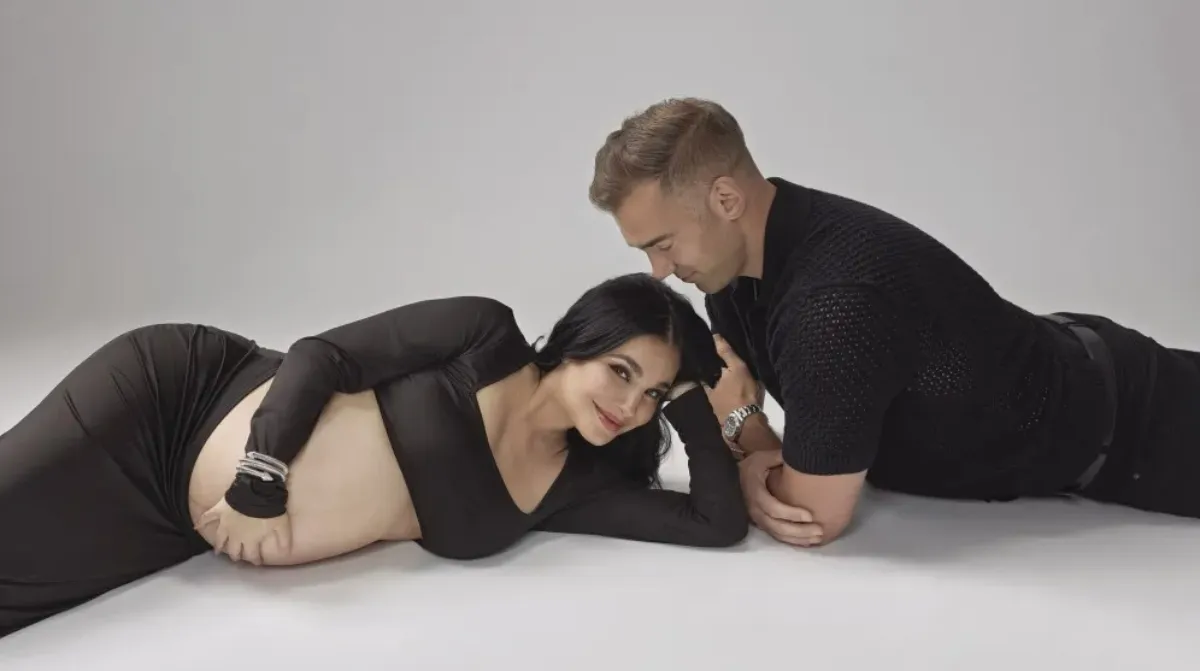 Martha y Lewis decidieron esperar para dar la feliz noticia / Redes Sociales