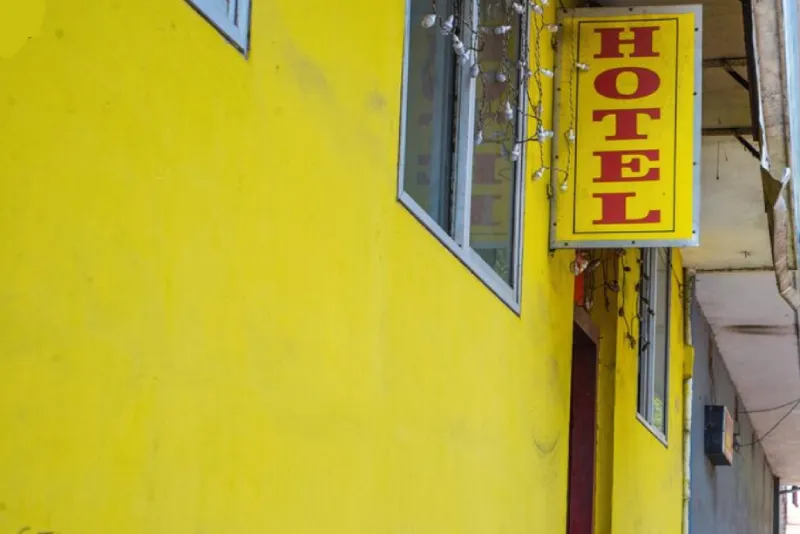 Los hoteles deberán de contar con cámaras de seguridad / FREEPIK