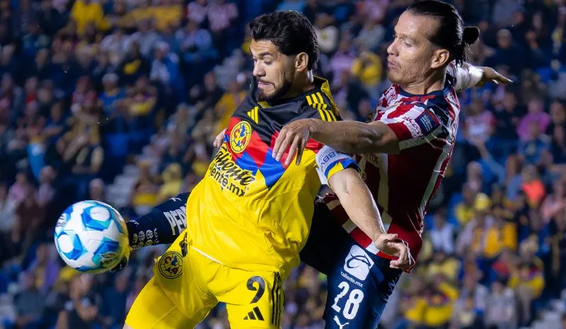 Henry Martín en acción con América