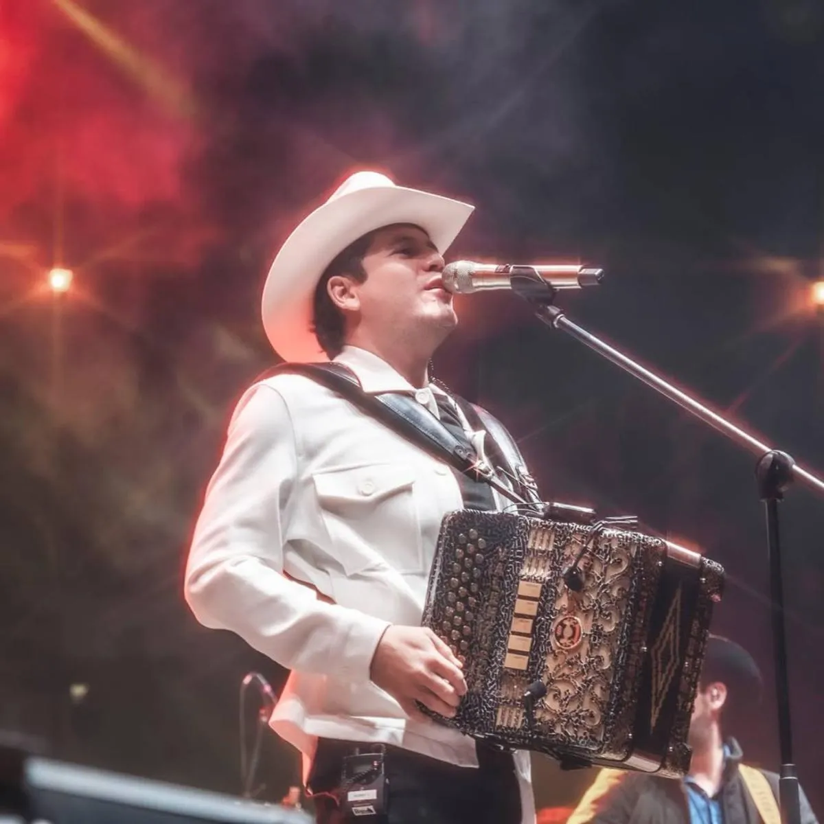 Remmy Valenzuela es un cantante y compositor mexicano/IG: @remmyvalenzuela