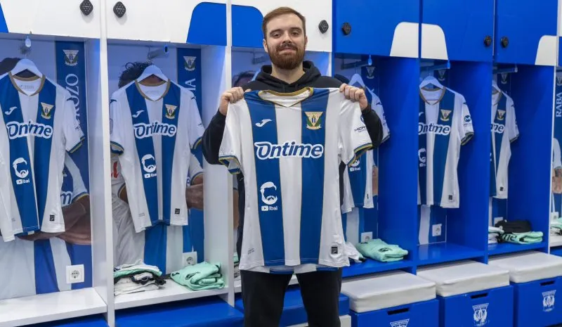 Ibai con playera del Leganés