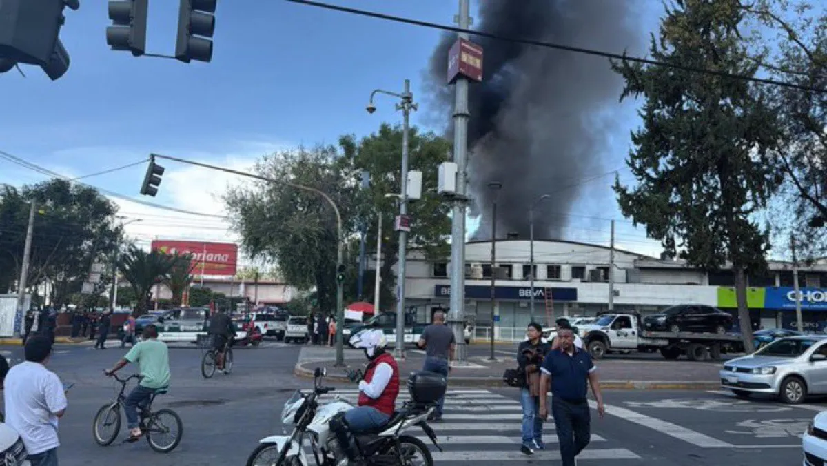 Las autoridades cerraron las vías para agilizar los servicios de emergencia / Redes Sociales