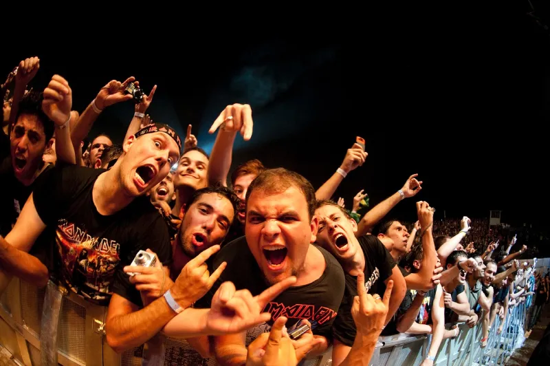 Se les pedirá a los fans no grabar y bailar más / FB: @ironmaiden