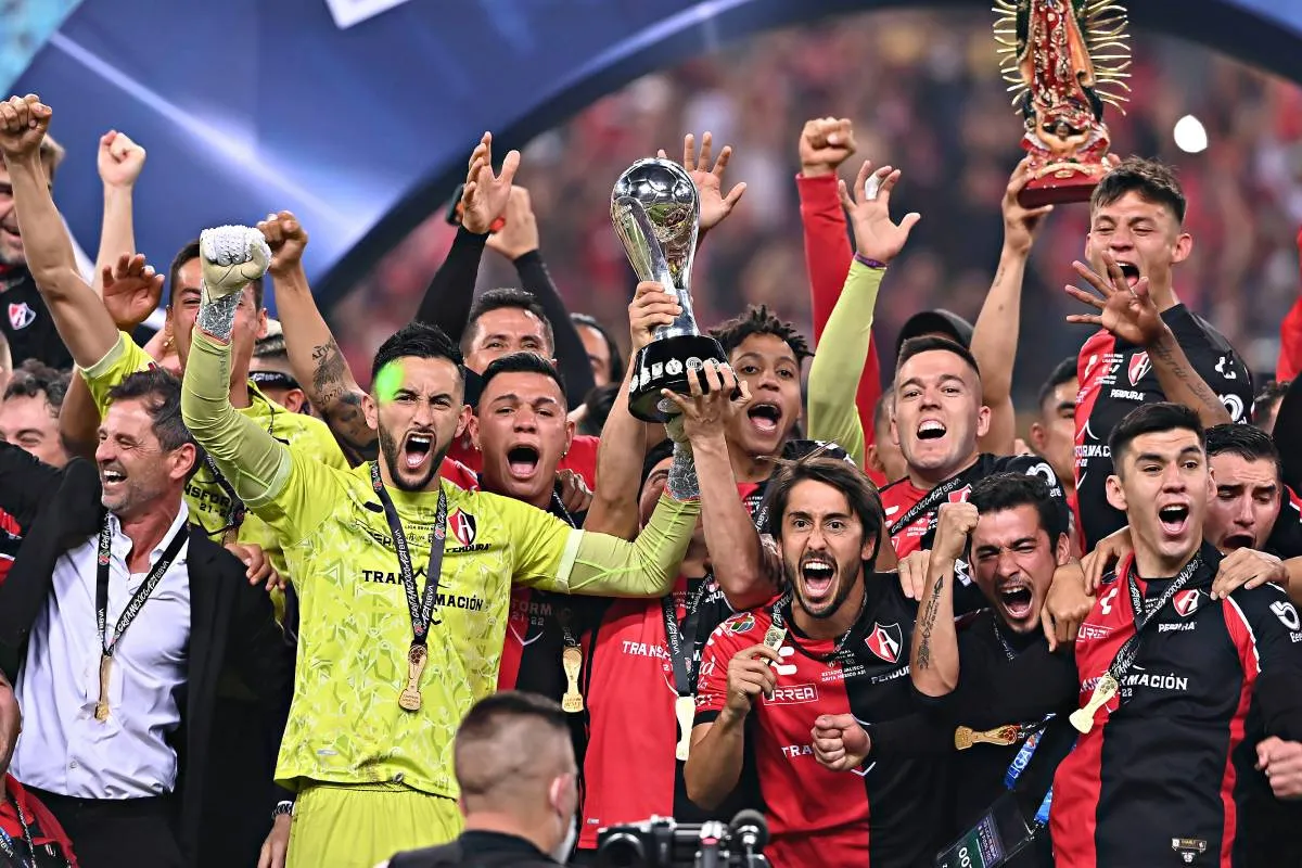 Atlas con Cocca | IMAGO7