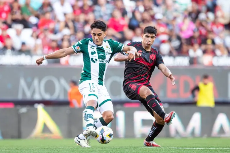 Santos sigue quedando a deber